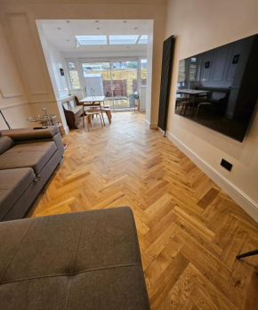 Wembley London lovely 6 bed House sleeps up to 14